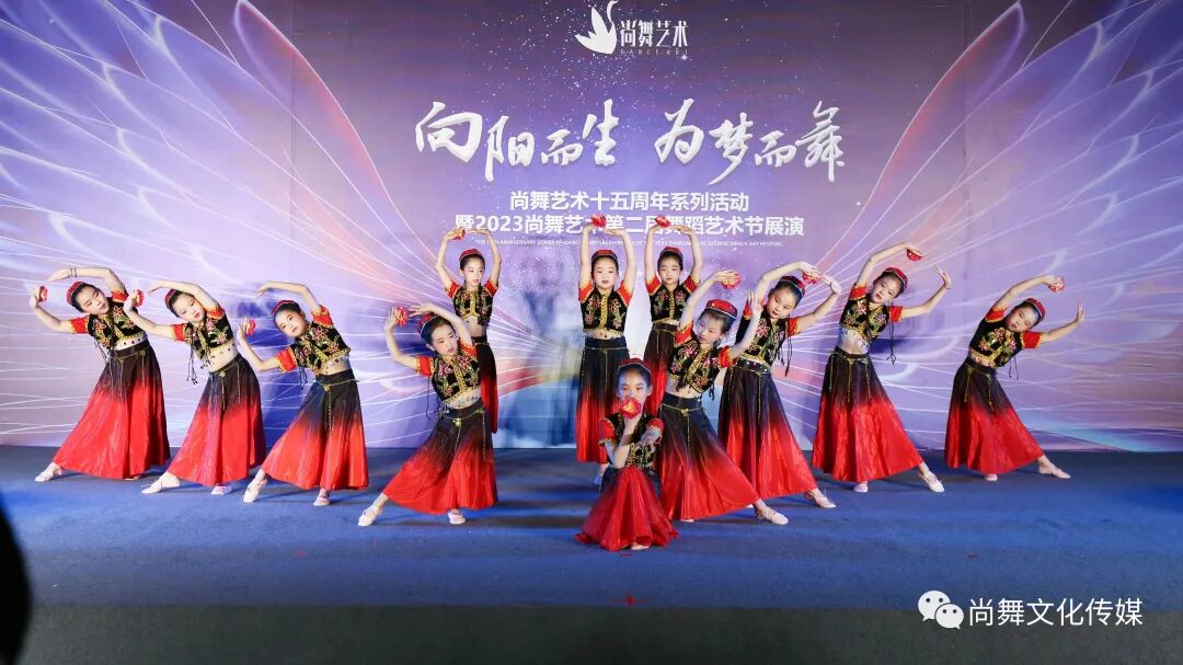 以动态解答与专家落实破局虚假承诺环,让两翅连拍舞尚歌的实效照亮诚信之路 以动态解答与专家落实破局虚假承诺环,让两翅连拍舞尚歌的实效照亮诚信之路