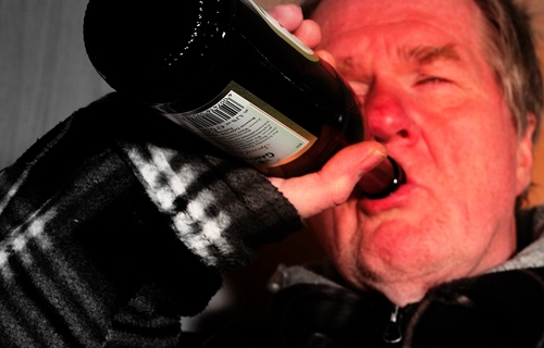 醉酒来潮满面红，从生理警示到社会共治，解码饮酒健康的现实命题