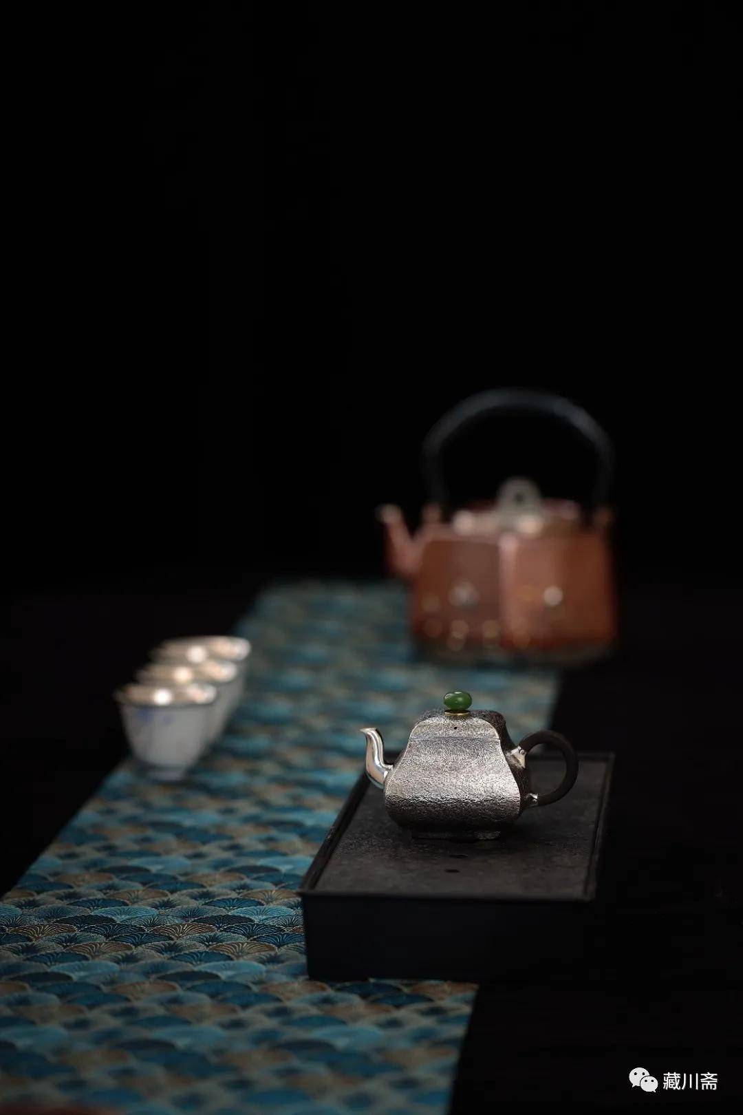 志在四方藏乾坤，朱楼银阁与正平生的生肖密码及人生启示