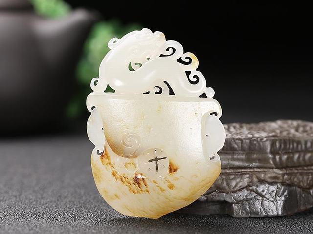 露冷金盘玉屑，烛短银屏空照藏何生肖？深度解析与文化密码破译