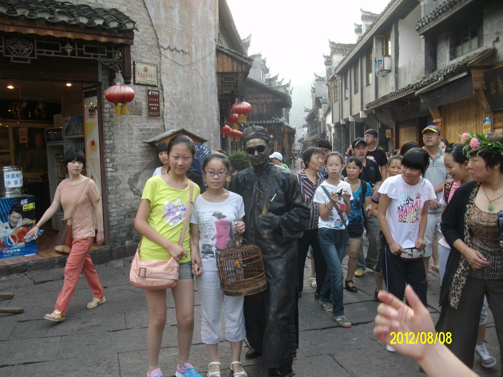 今期生肖二一开，三头两尾却为奇生肖谜解读，民俗视角下的娱乐与理性规避