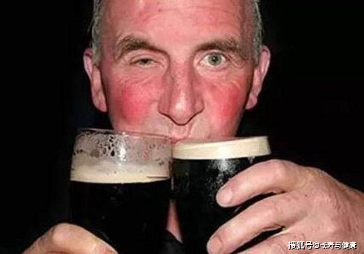 醉酒来潮满面红，从生理警示到社会共治，解码饮酒健康的现实命题