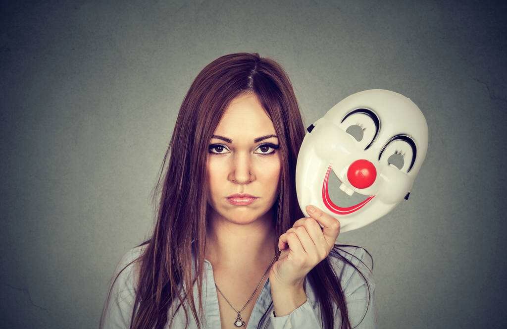 生肖热点乱象，情假意扑克脸式误导如何破？专家解读精准释义与落实路径