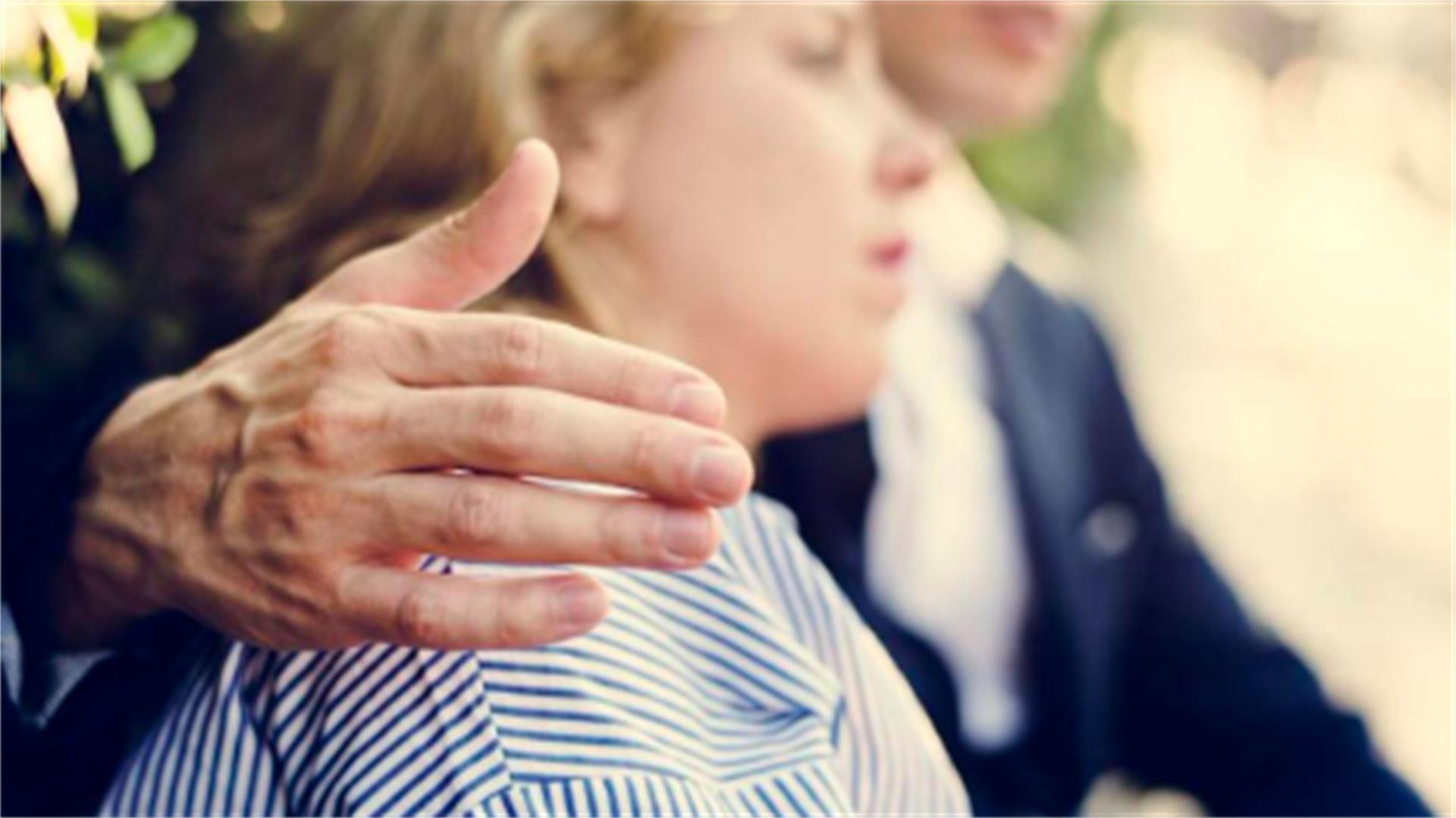 情假意扑克脸下的生肖谜语博弈，科技释义与专家解析助你远离欺骗迷雾