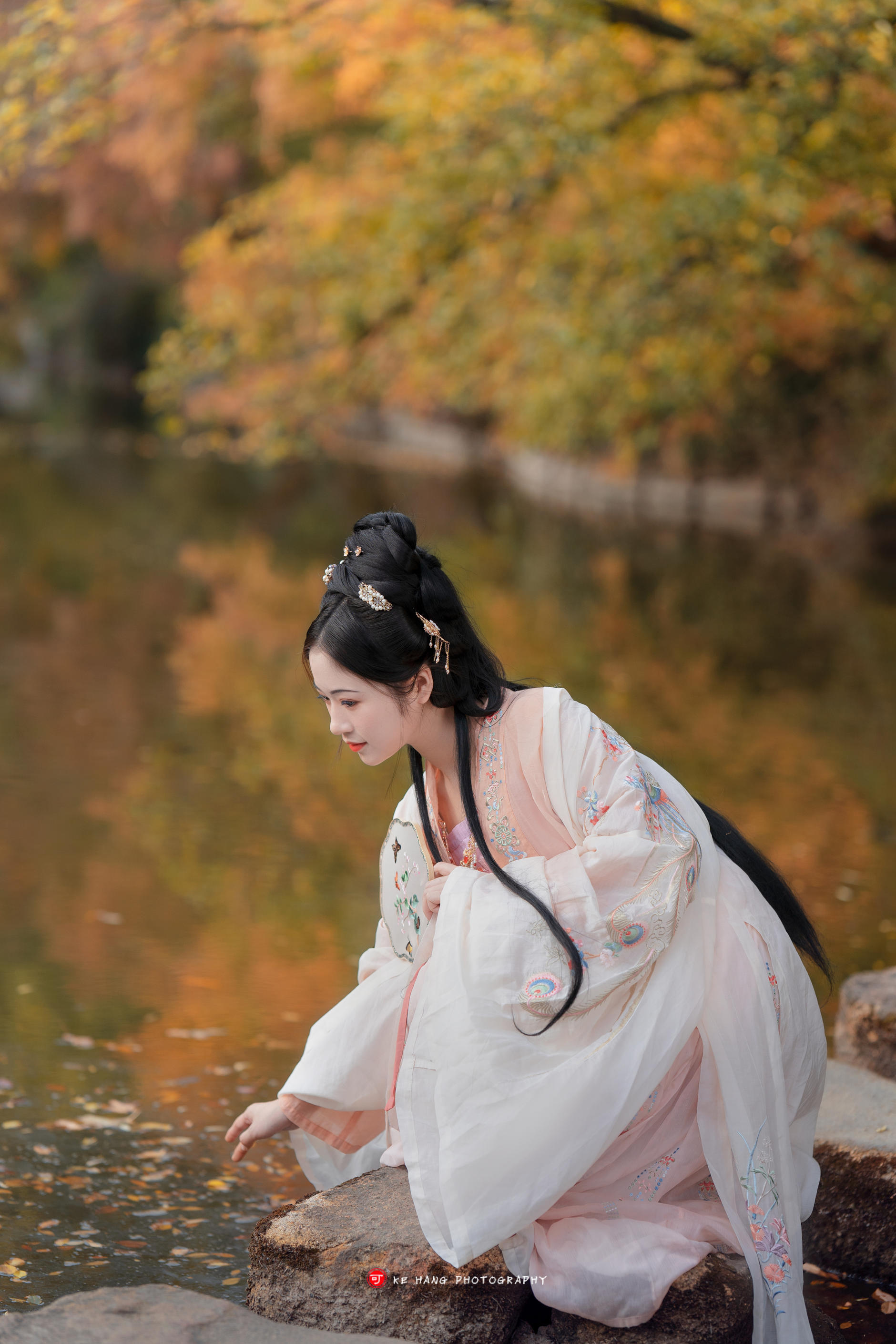 秋水依人如天女的美好与琼壶暗缺的警示—破解精准生肖伪宣传陷阱，杜绝虚假承诺环