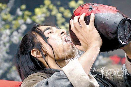 醉酒来潮满面红，从生理警示到社会共治，解码饮酒健康的现实命题